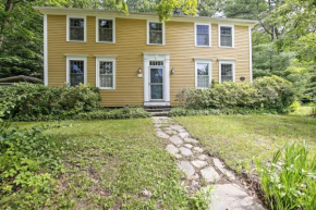 Historic Huntington Home - Walk to Westfield River